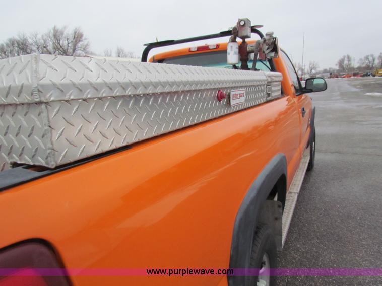 image for item B7123 2002 Chevrolet Silverado 2500HD pickup truck