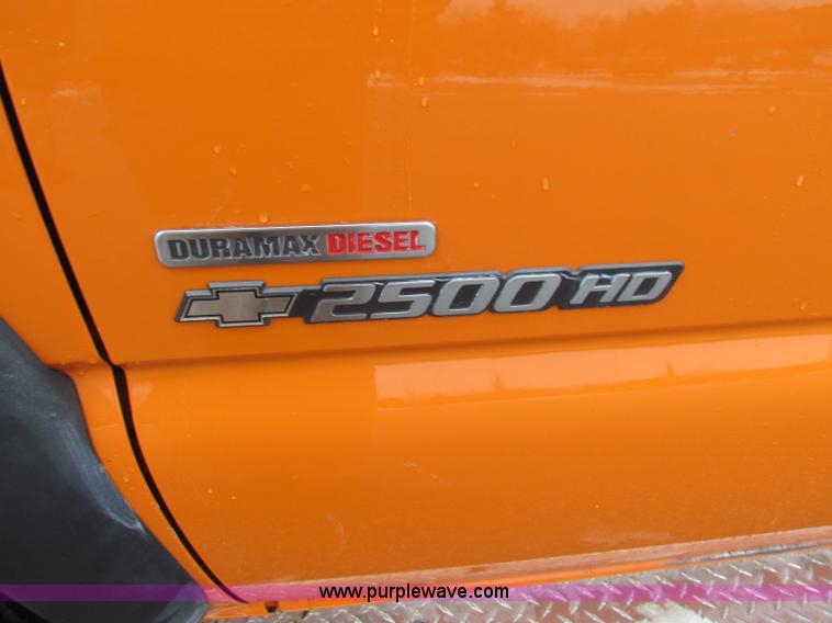 image for item B7123 2002 Chevrolet Silverado 2500HD pickup truck