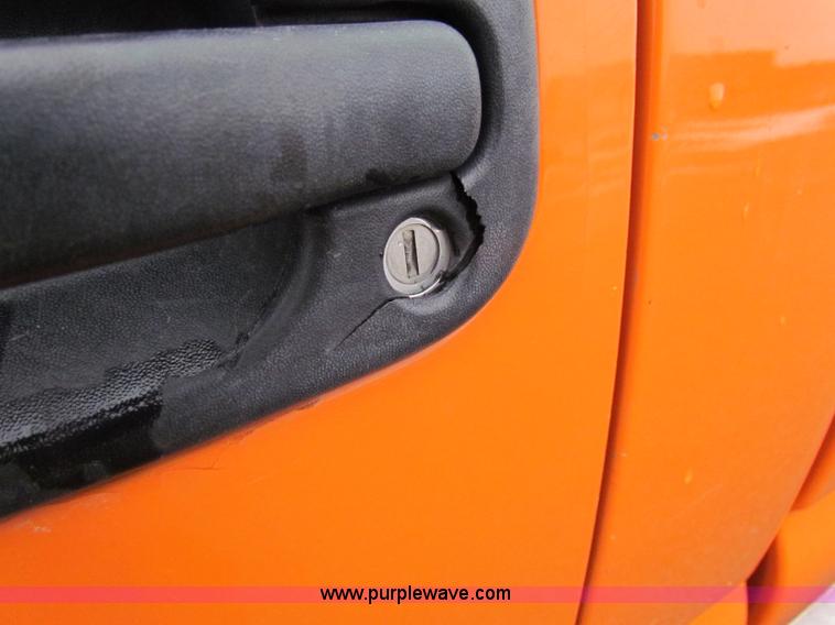 image for item B7123 2002 Chevrolet Silverado 2500HD pickup truck