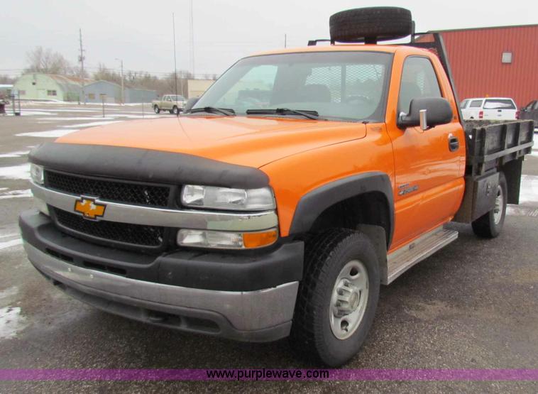 image for item B7124 2002 Chevrolet C2500HD pickup truck