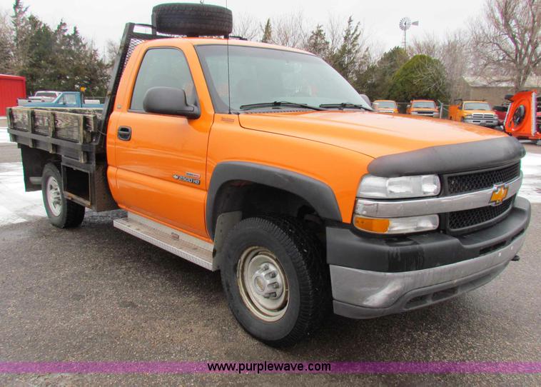 image for item B7124 2002 Chevrolet C2500HD pickup truck