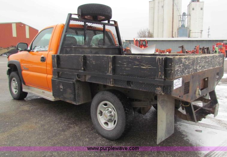 image for item B7124 2002 Chevrolet C2500HD pickup truck
