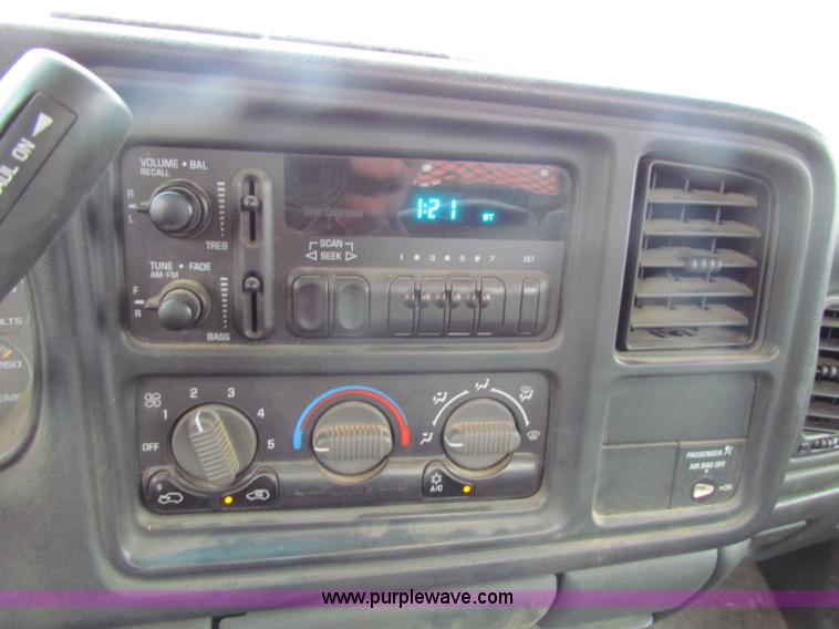 image for item B7124 2002 Chevrolet C2500HD pickup truck