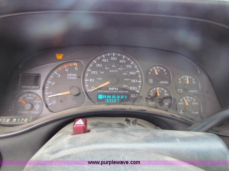 image for item B7124 2002 Chevrolet C2500HD pickup truck