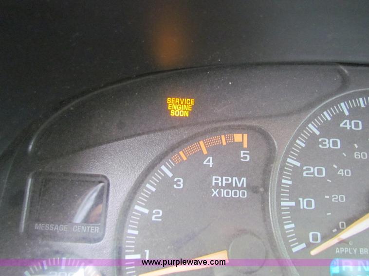 image for item B7124 2002 Chevrolet C2500HD pickup truck