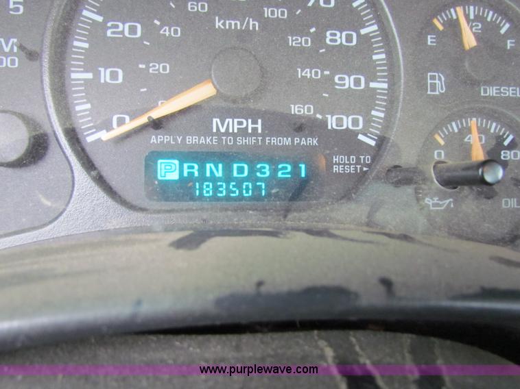 image for item B7124 2002 Chevrolet C2500HD pickup truck