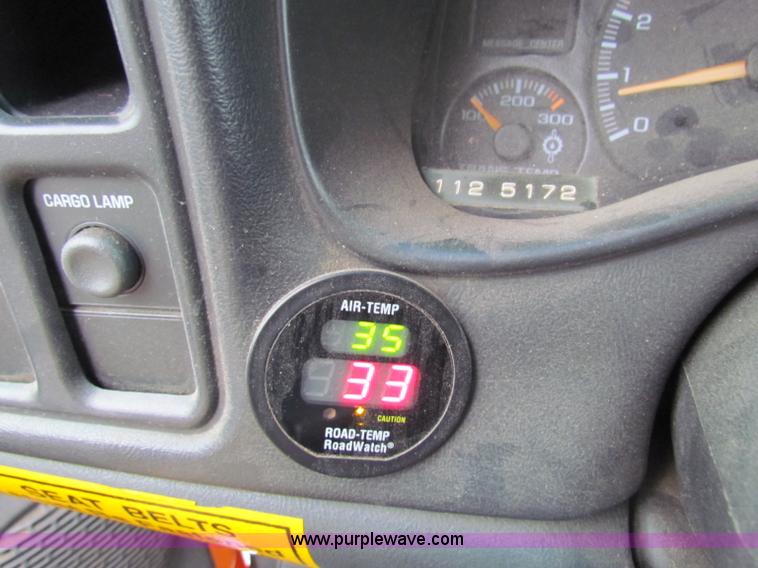 image for item B7124 2002 Chevrolet C2500HD pickup truck