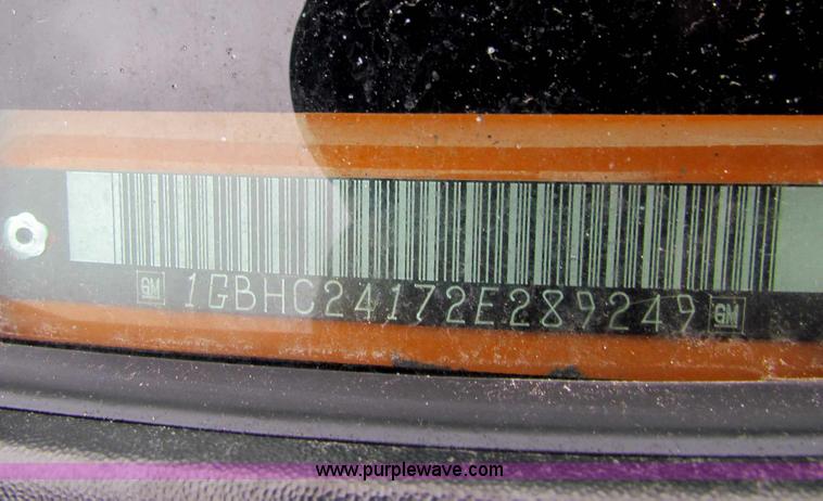 image for item B7124 2002 Chevrolet C2500HD pickup truck