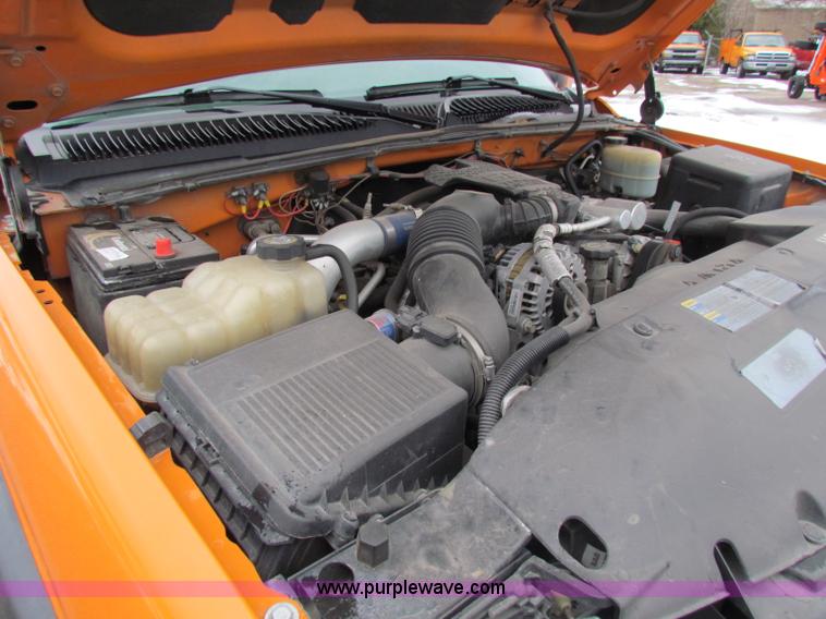 image for item B7124 2002 Chevrolet C2500HD pickup truck