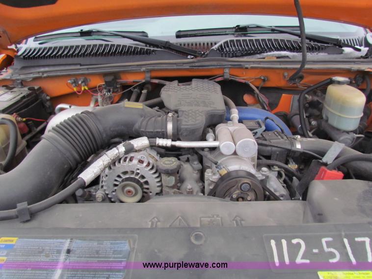 image for item B7124 2002 Chevrolet C2500HD pickup truck