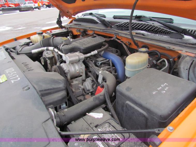 image for item B7124 2002 Chevrolet C2500HD pickup truck