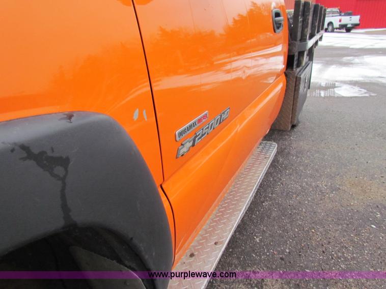 image for item B7124 2002 Chevrolet C2500HD pickup truck