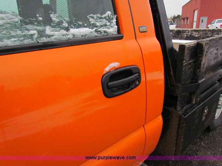 image for item B7124 2002 Chevrolet C2500HD pickup truck