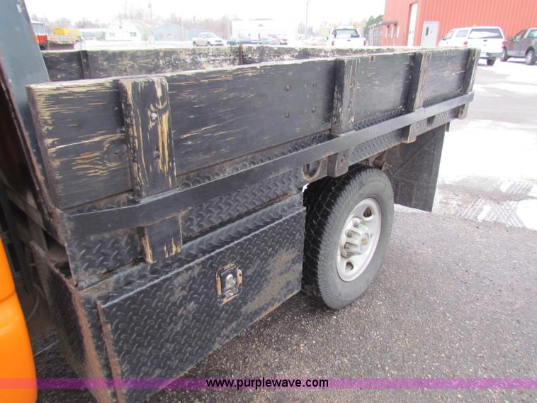 image for item B7124 2002 Chevrolet C2500HD pickup truck