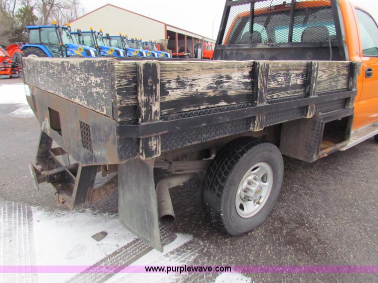 image for item B7124 2002 Chevrolet C2500HD pickup truck