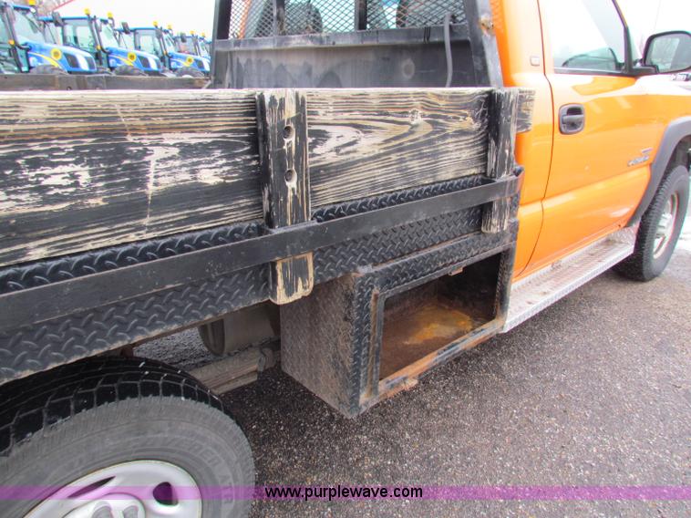 image for item B7124 2002 Chevrolet C2500HD pickup truck