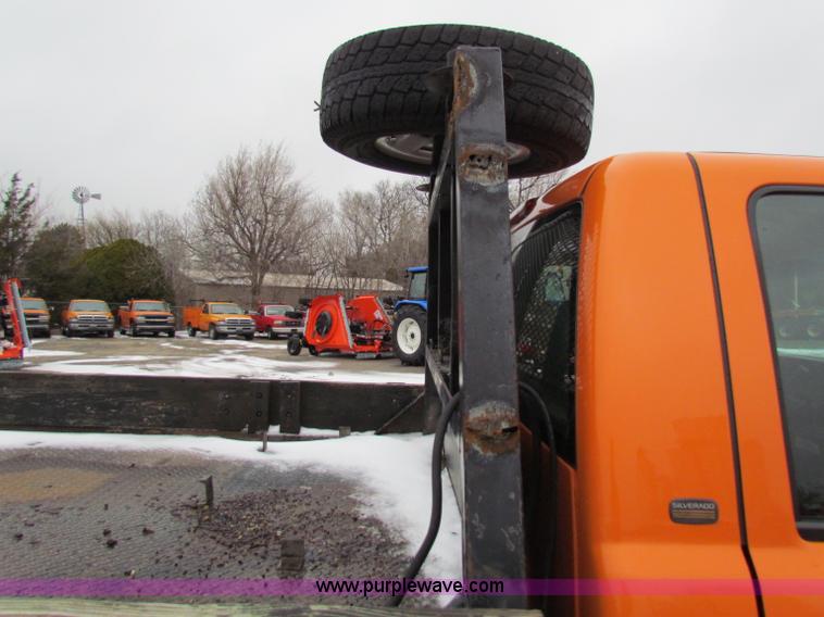 image for item B7124 2002 Chevrolet C2500HD pickup truck