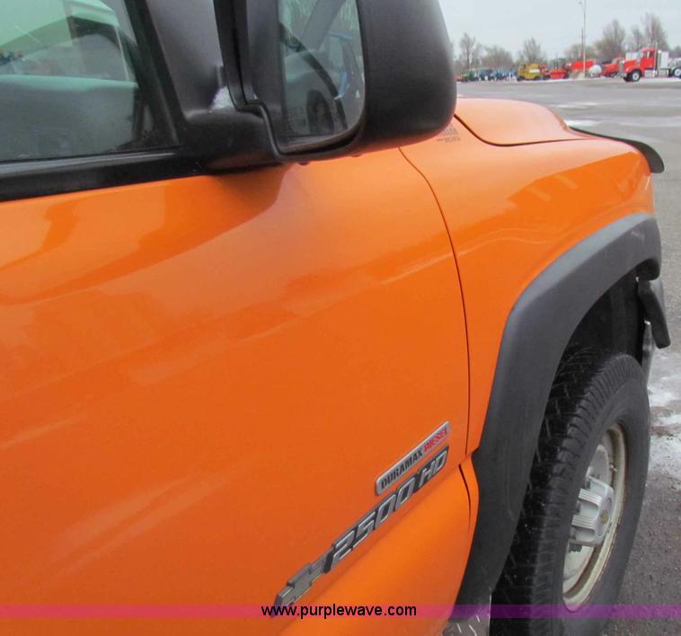 image for item B7124 2002 Chevrolet C2500HD pickup truck