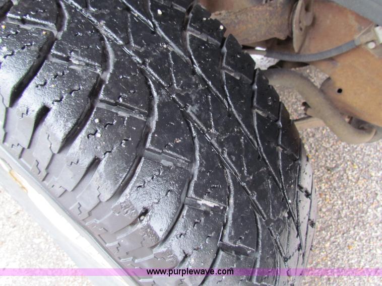 image for item B7124 2002 Chevrolet C2500HD pickup truck