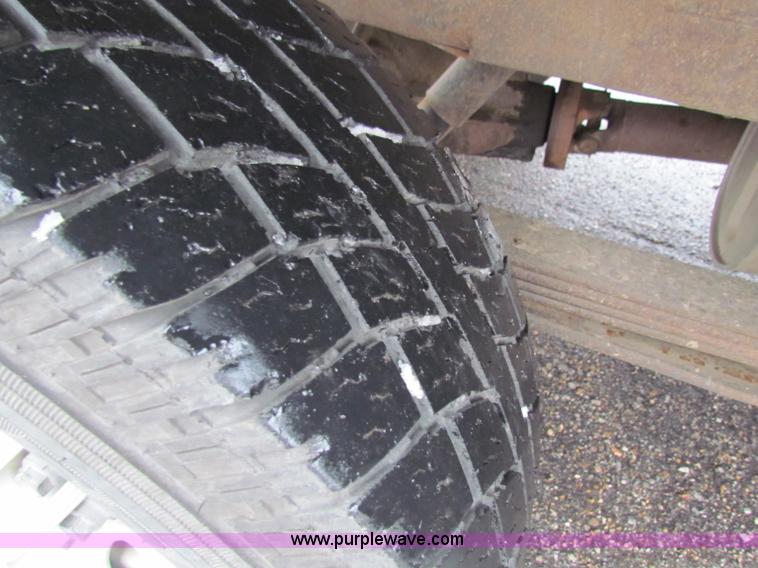 image for item B7124 2002 Chevrolet C2500HD pickup truck