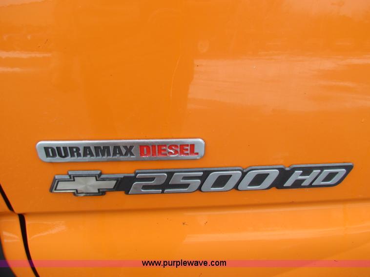 image for item B7124 2002 Chevrolet C2500HD pickup truck