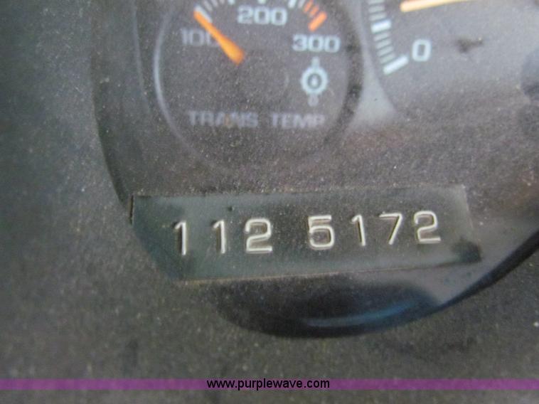 image for item B7124 2002 Chevrolet C2500HD pickup truck