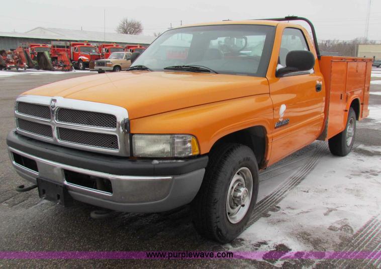 image for item B7125 2001 Dodge Ram 2500 pickup truck