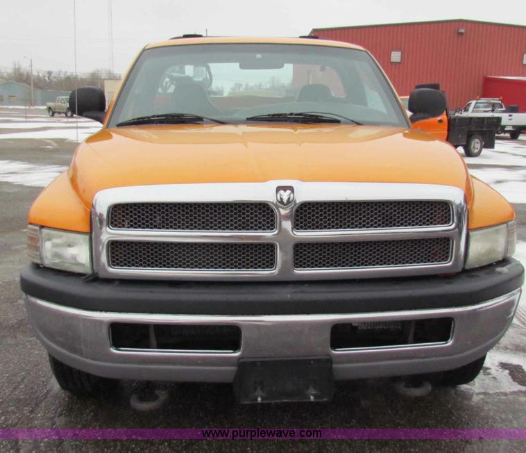 image for item B7125 2001 Dodge Ram 2500 pickup truck
