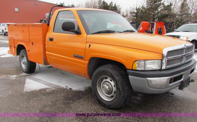 image for item B7125 2001 Dodge Ram 2500 pickup truck