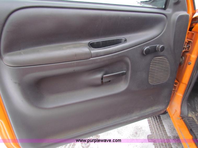 image for item B7125 2001 Dodge Ram 2500 pickup truck