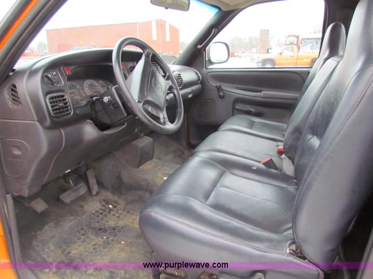 image for item B7125 2001 Dodge Ram 2500 pickup truck