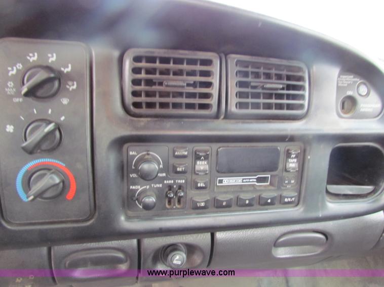 image for item B7125 2001 Dodge Ram 2500 pickup truck