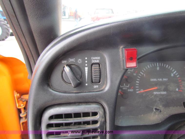 image for item B7125 2001 Dodge Ram 2500 pickup truck