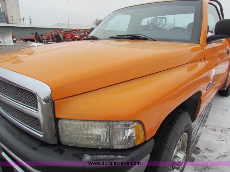 image for item B7125 2001 Dodge Ram 2500 pickup truck
