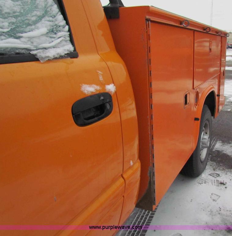 image for item B7125 2001 Dodge Ram 2500 pickup truck