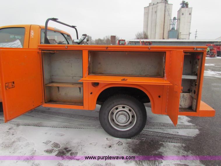 image for item B7125 2001 Dodge Ram 2500 pickup truck