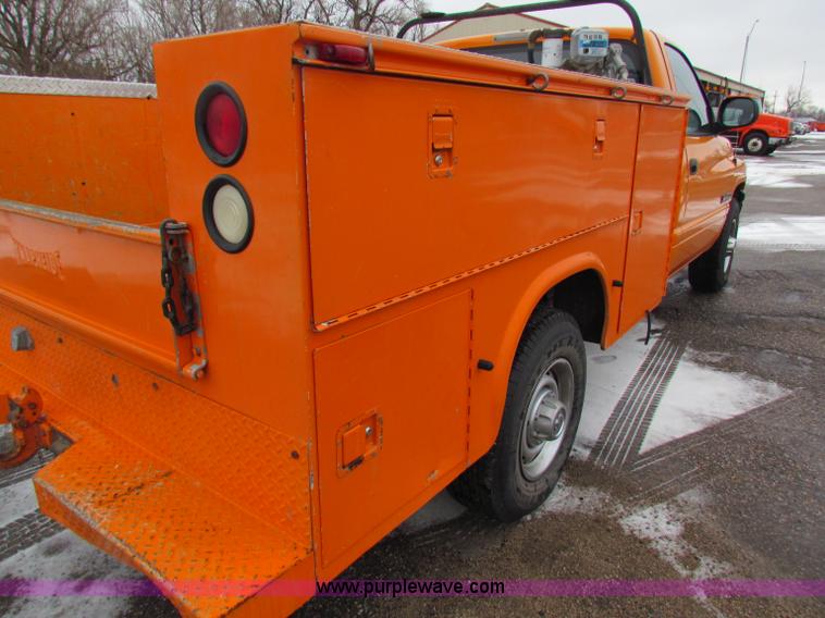 image for item B7125 2001 Dodge Ram 2500 pickup truck