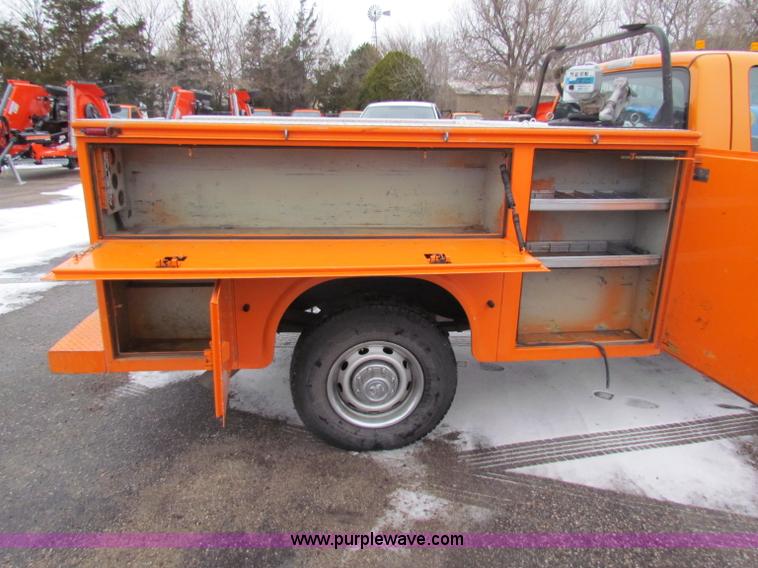image for item B7125 2001 Dodge Ram 2500 pickup truck