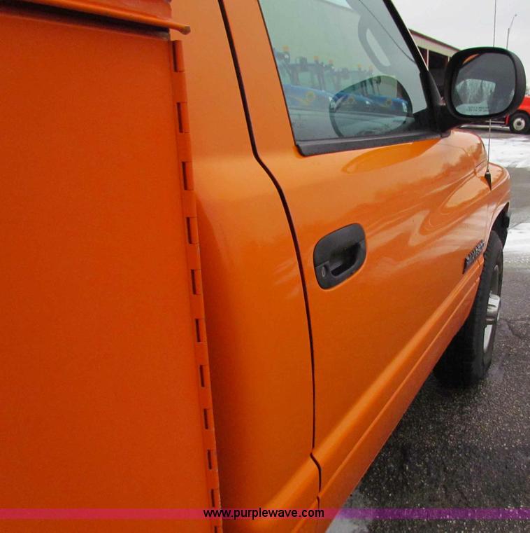 image for item B7125 2001 Dodge Ram 2500 pickup truck