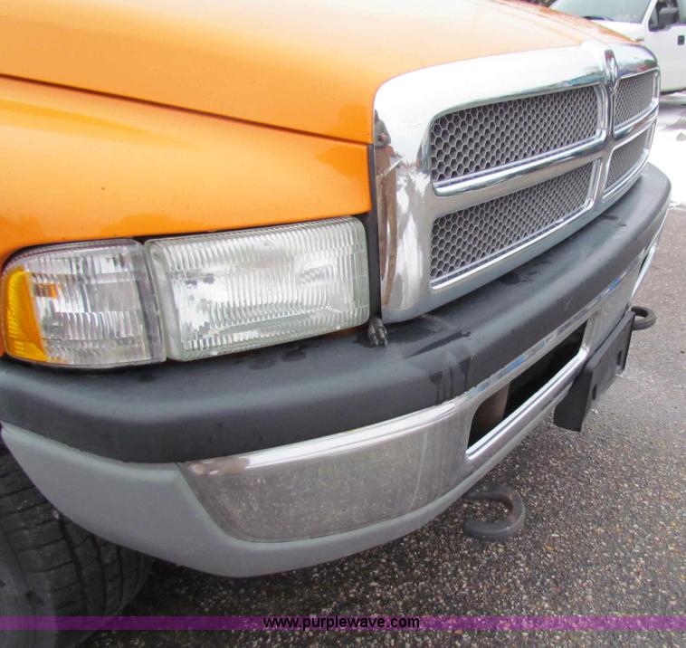 image for item B7125 2001 Dodge Ram 2500 pickup truck