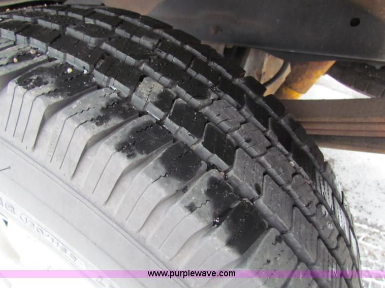 image for item B7125 2001 Dodge Ram 2500 pickup truck