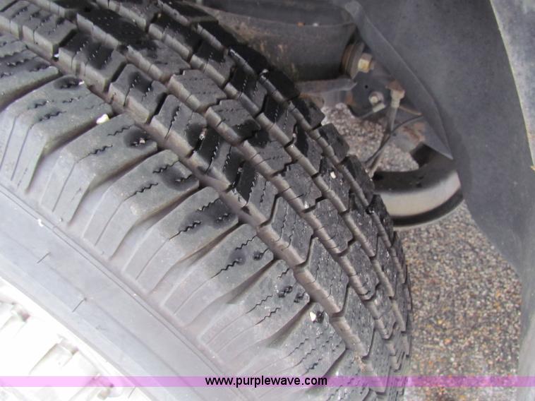 image for item B7125 2001 Dodge Ram 2500 pickup truck