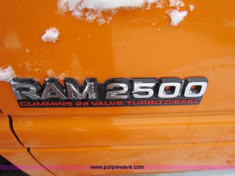 image for item B7125 2001 Dodge Ram 2500 pickup truck