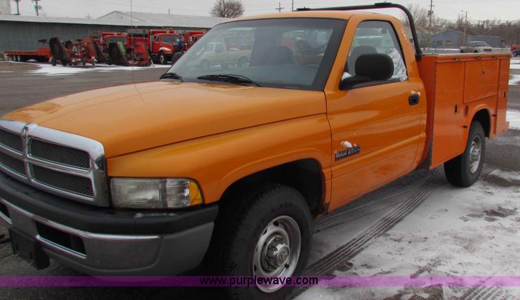 image for item B7125 2001 Dodge Ram 2500 pickup truck