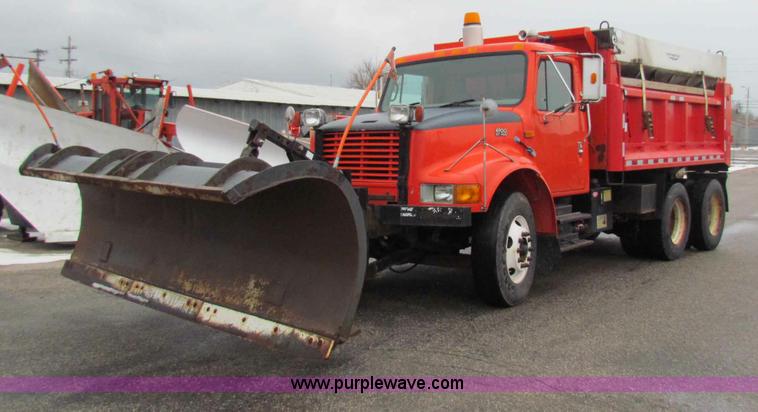 image for item B7126 1997 International 4900 tandem axle dump truck