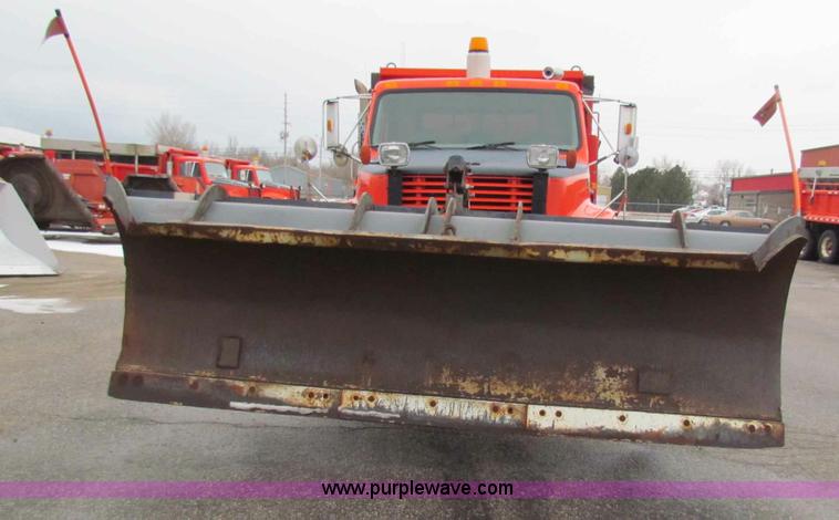 image for item B7126 1997 International 4900 tandem axle dump truck