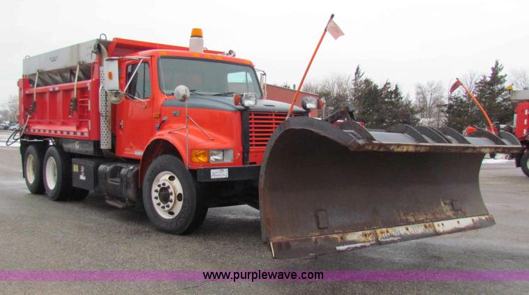 image for item B7126 1997 International 4900 tandem axle dump truck