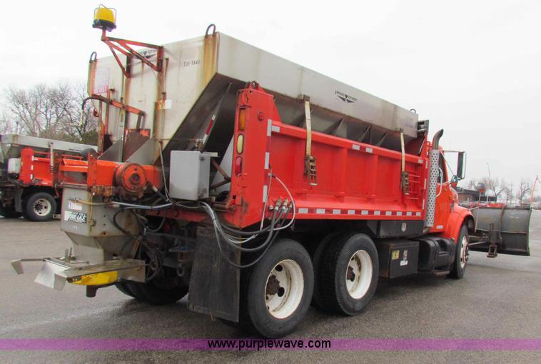 image for item B7126 1997 International 4900 tandem axle dump truck