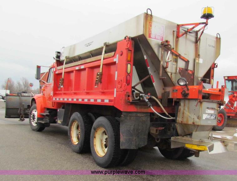 image for item B7126 1997 International 4900 tandem axle dump truck