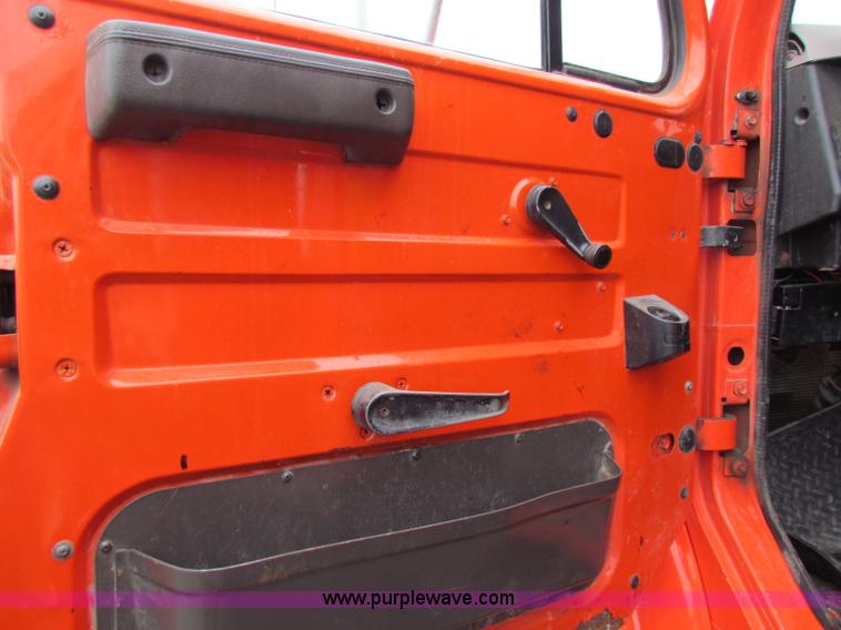 image for item B7126 1997 International 4900 tandem axle dump truck